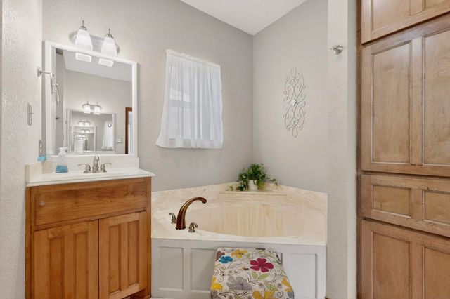 185 Silver Lakes Drive, Sunset, TX 76270