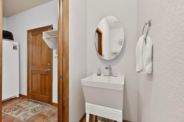 185 Silver Lakes Drive, Sunset, TX 76270