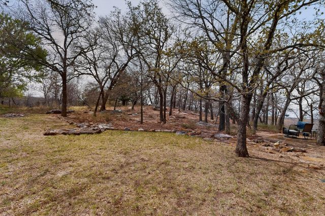 185 Silver Lakes Drive, Sunset, TX 76270