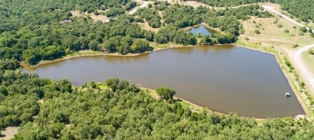 185 Silver Lakes Drive, Sunset, TX 76270