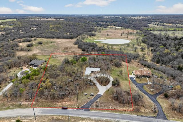 185 Silver Lakes Drive, Sunset, TX 76270