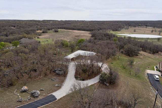 185 Silver Lakes Drive, Sunset, TX 76270