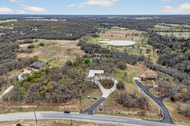 185 Silver Lakes Drive, Sunset, TX 76270