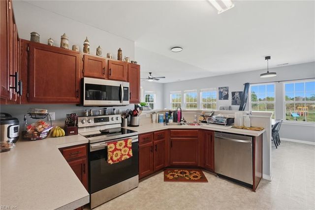 137 Eagleton CIR, Moyock, NC 27958