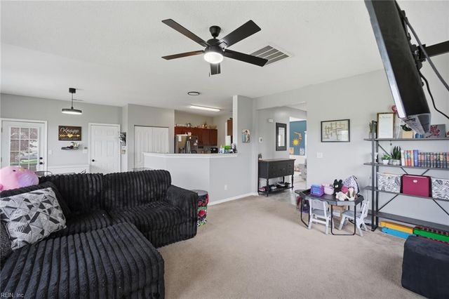 137 Eagleton CIR, Moyock, NC 27958