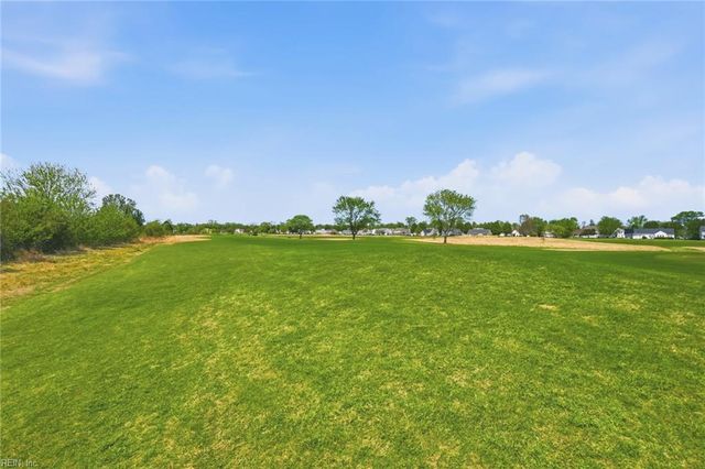 137 Eagleton CIR, Moyock, NC 27958