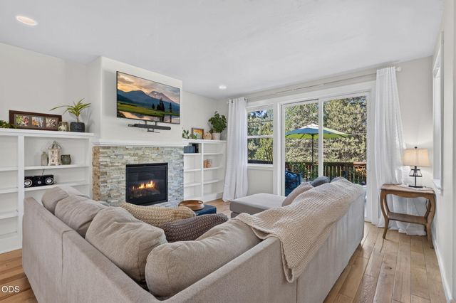 61057 SE Ruby Peak Lane, Bend, OR 97702