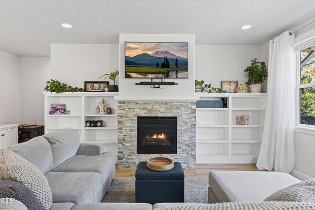 61057 SE Ruby Peak Lane, Bend, OR 97702