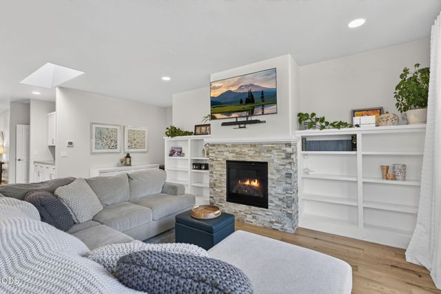 61057 SE Ruby Peak Lane, Bend, OR 97702