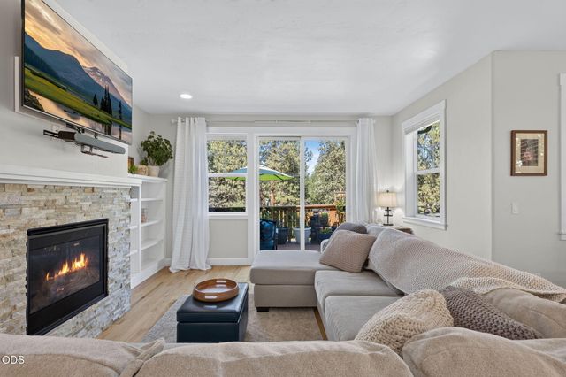 61057 SE Ruby Peak Lane, Bend, OR 97702