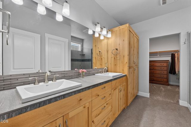 61057 SE Ruby Peak Lane, Bend, OR 97702