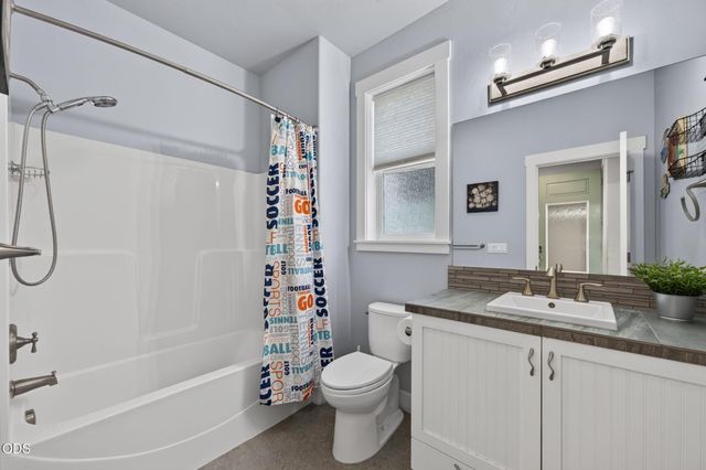 61057 SE Ruby Peak Lane, Bend, OR 97702