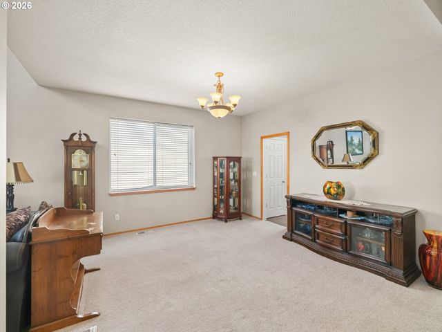 12190 Sw HOLLOW Ln, Tigard, OR 97140