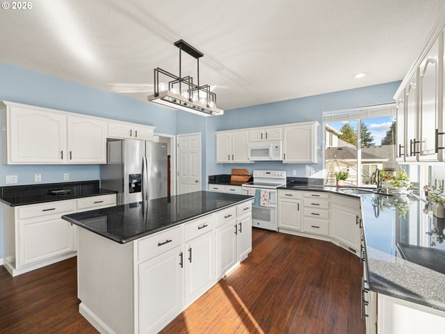 12190 Sw HOLLOW Ln, Tigard, OR 97140