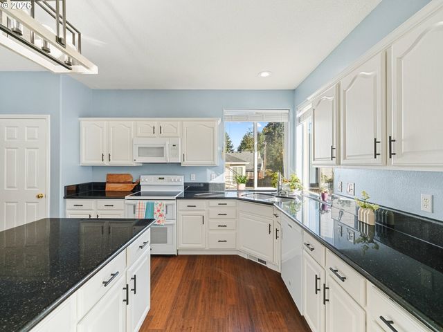 12190 Sw HOLLOW Ln, Tigard, OR 97140