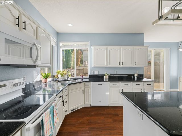 12190 Sw HOLLOW Ln, Tigard, OR 97140
