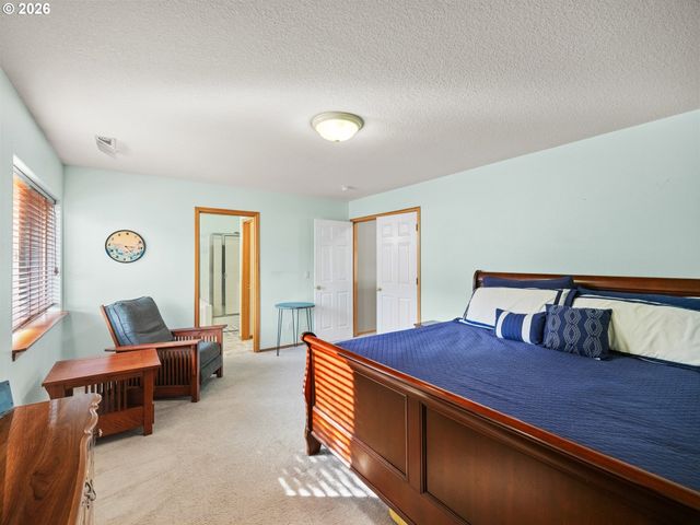 12190 Sw HOLLOW Ln, Tigard, OR 97140