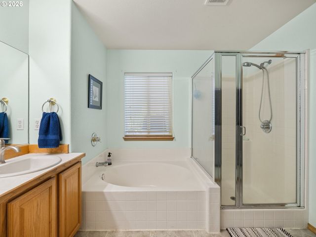 12190 Sw HOLLOW Ln, Tigard, OR 97140