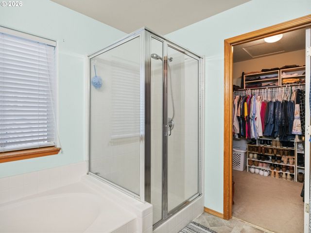 12190 Sw HOLLOW Ln, Tigard, OR 97140