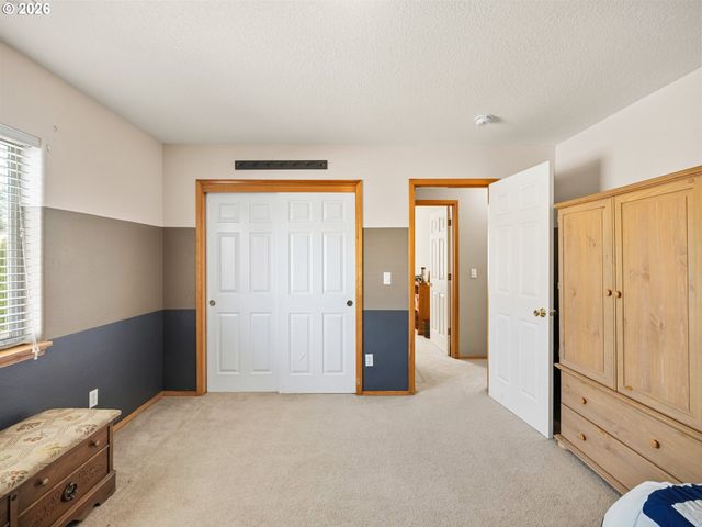 12190 Sw HOLLOW Ln, Tigard, OR 97140