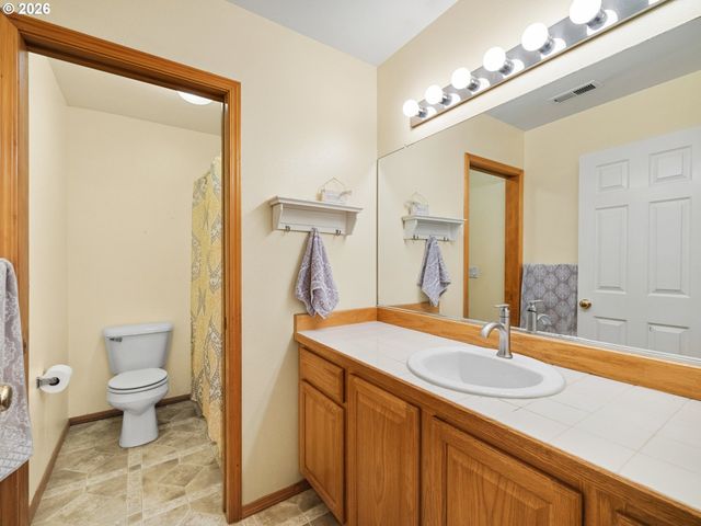 12190 Sw HOLLOW Ln, Tigard, OR 97140