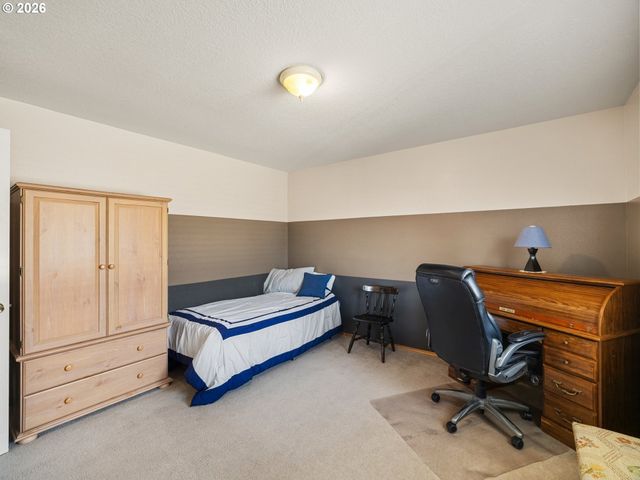 12190 Sw HOLLOW Ln, Tigard, OR 97140