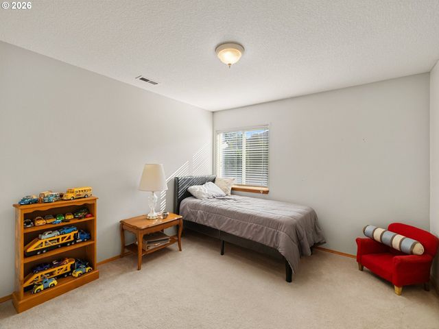 12190 Sw HOLLOW Ln, Tigard, OR 97140