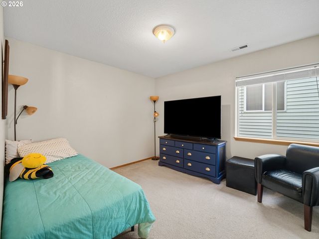 12190 Sw HOLLOW Ln, Tigard, OR 97140