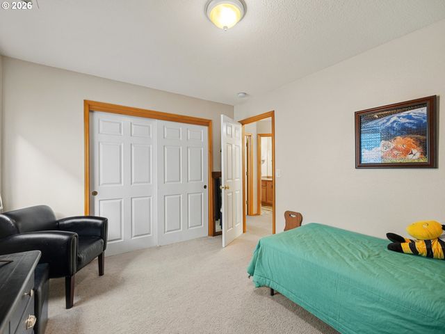 12190 Sw HOLLOW Ln, Tigard, OR 97140
