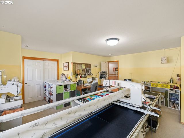 12190 Sw HOLLOW Ln, Tigard, OR 97140