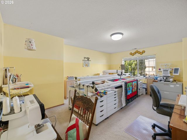 12190 Sw HOLLOW Ln, Tigard, OR 97140