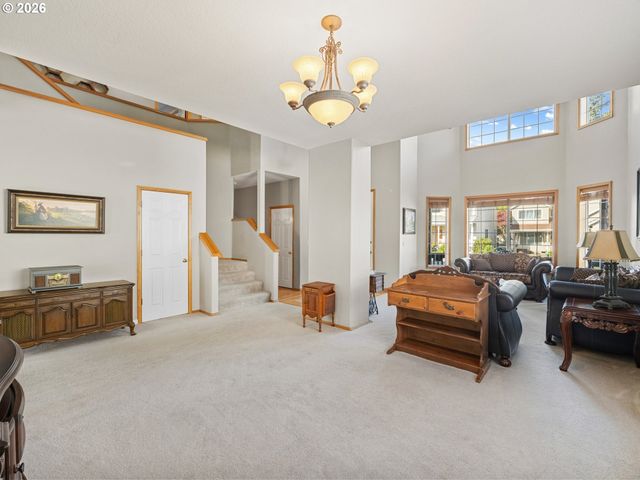 12190 Sw HOLLOW Ln, Tigard, OR 97140