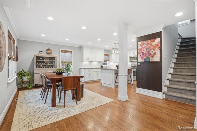 373 Hillcrest Avenue, Grosse Pointe Farms, MI 48236