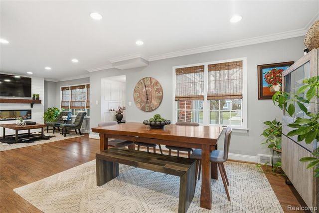 373 Hillcrest Avenue, Grosse Pointe Farms, MI 48236