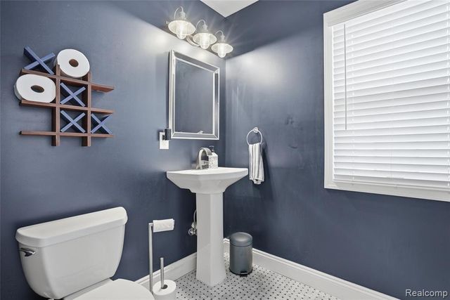 373 Hillcrest Avenue, Grosse Pointe Farms, MI 48236