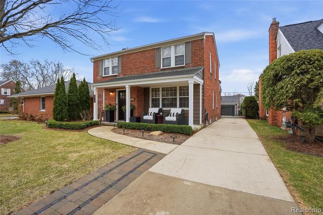 373 Hillcrest Avenue, Grosse Pointe Farms, MI 48236