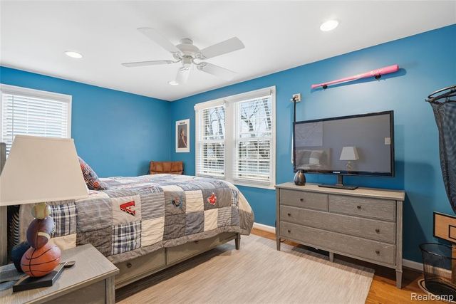 373 Hillcrest Avenue, Grosse Pointe Farms, MI 48236