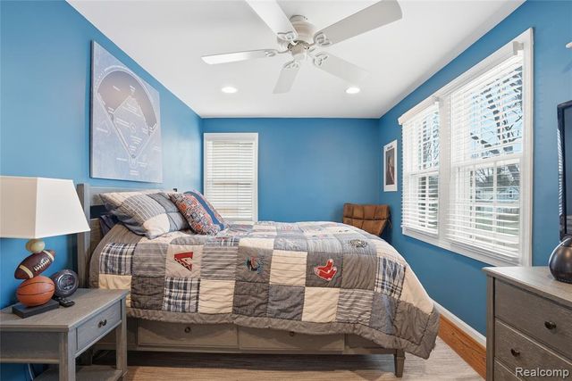 373 Hillcrest Avenue, Grosse Pointe Farms, MI 48236