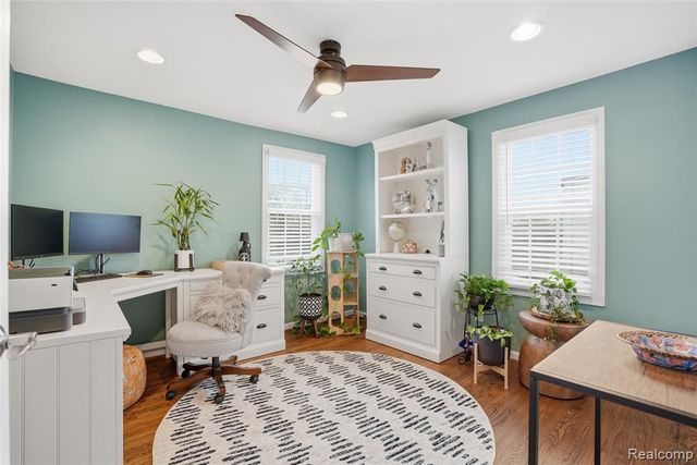 373 Hillcrest Avenue, Grosse Pointe Farms, MI 48236