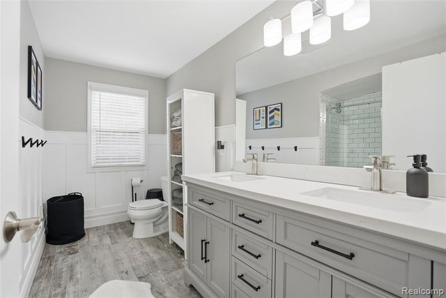 373 Hillcrest Avenue, Grosse Pointe Farms, MI 48236