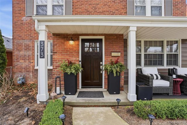 373 Hillcrest Avenue, Grosse Pointe Farms, MI 48236