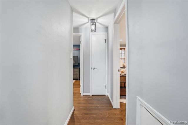 373 Hillcrest Avenue, Grosse Pointe Farms, MI 48236