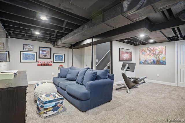 373 Hillcrest Avenue, Grosse Pointe Farms, MI 48236