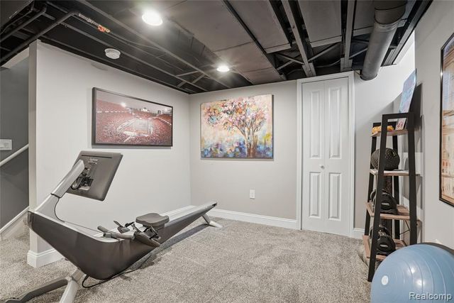 373 Hillcrest Avenue, Grosse Pointe Farms, MI 48236