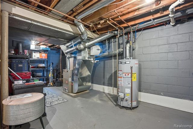 373 Hillcrest Avenue, Grosse Pointe Farms, MI 48236