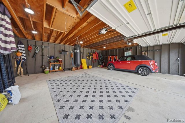 373 Hillcrest Avenue, Grosse Pointe Farms, MI 48236