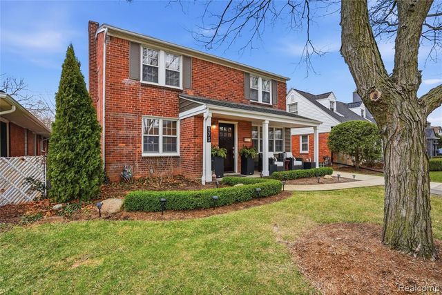 373 Hillcrest Avenue, Grosse Pointe Farms, MI 48236