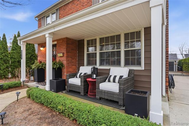 373 Hillcrest Avenue, Grosse Pointe Farms, MI 48236