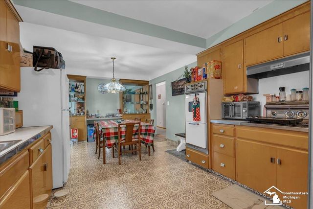 14562 Burns Street, Southgate, MI 48195