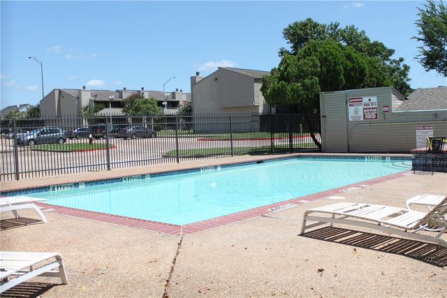 1902 Dartmouth Q-4, College Station, TX 77840